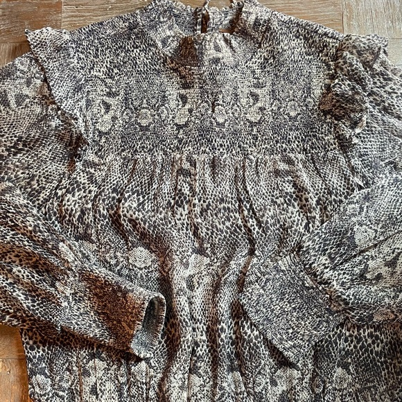 Free People Roma Smocked Sheer Reptile Print Blouse🖤 - Picture 6 of 12